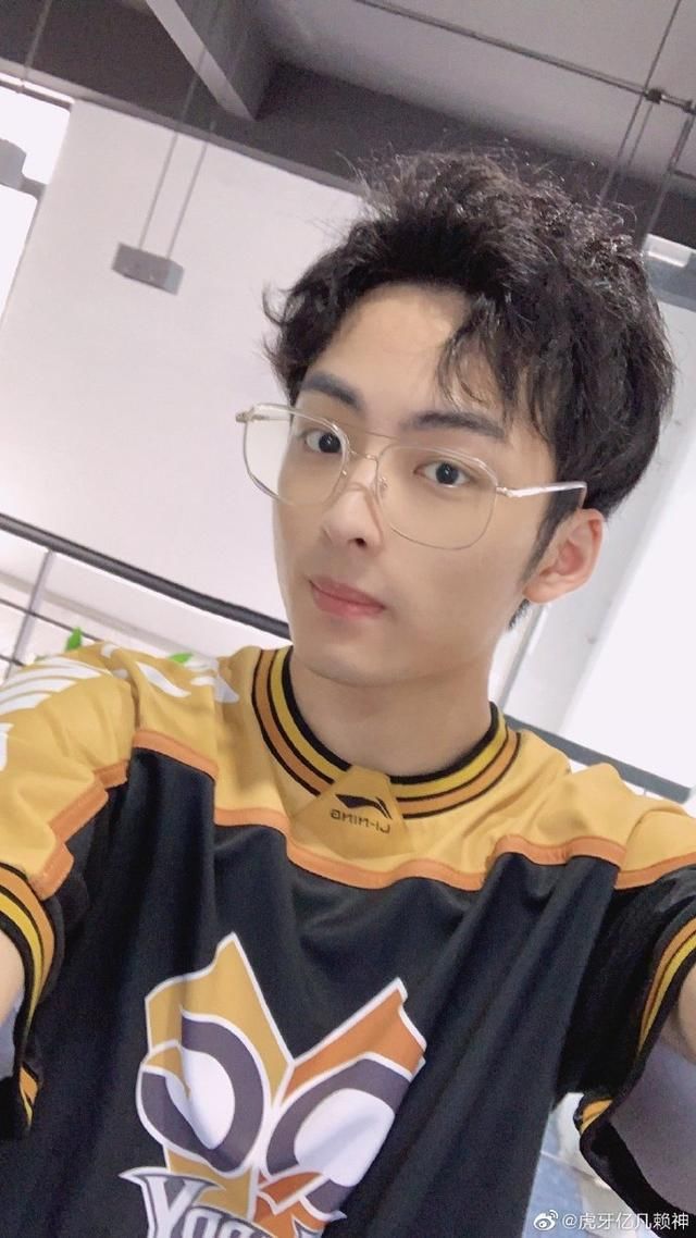  天才|赖神QG青训SOLO杰杰，天才边路对线都被压制！