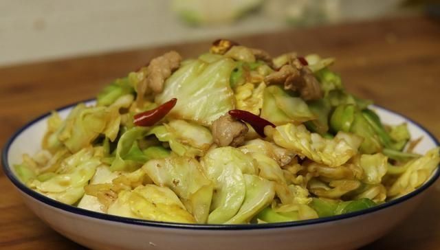  为啥|为啥饭店炒的包菜那么好吃，原来诀窍在这里，学会也能做大厨