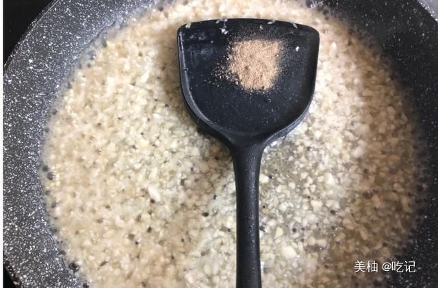  1勺|比肉还好吃的蒜蓉烤香菇，咬一口嫩滑爆汁，一顿1大盘不够吃