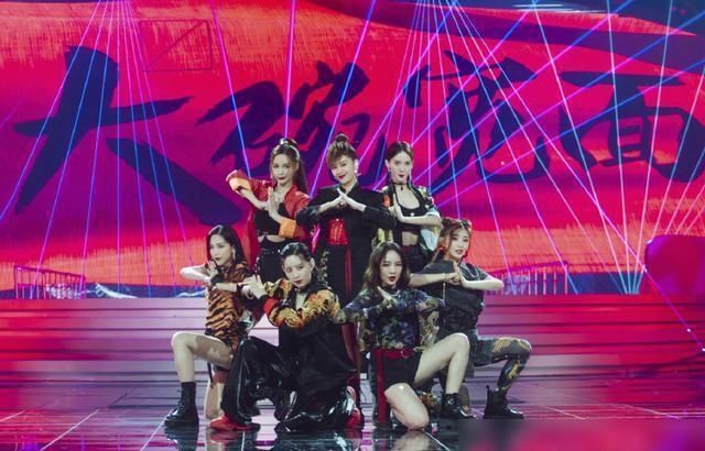  郁可唯|《浪姐》官微警告刷票，阿朵、郁可唯陷入争议，涨幅程度太浮夸！