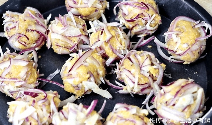 洋葱炒|夏天，遇到此菜要多买，5毛钱一斤，比豆角便宜，做成丸子特香