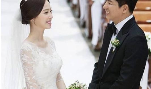  九球|被称为台球女神，身材颜值比肩九球天后，嫁大14岁初恋