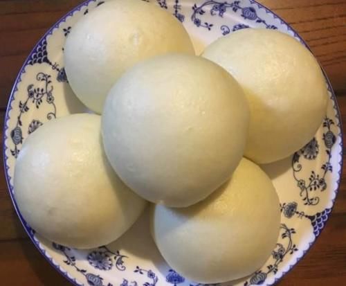  好吃|在家蒸的馒头没有馒头铺的好吃？学会这么做，馒头又白又软