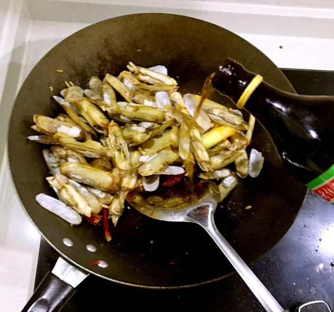  寒凉|蛏子寒凉吃错了伤脾胃，跟我学着做，不仅美味还养生，香辣咸香