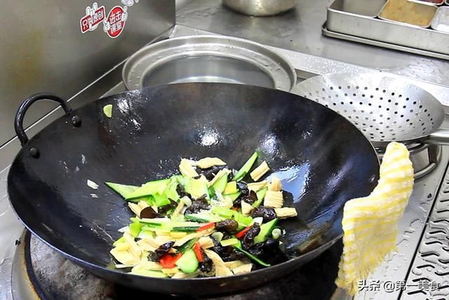  润燥|这3样素菜一起炒，夏天少不了！2块一大盘，清淡营养、消暑还润燥