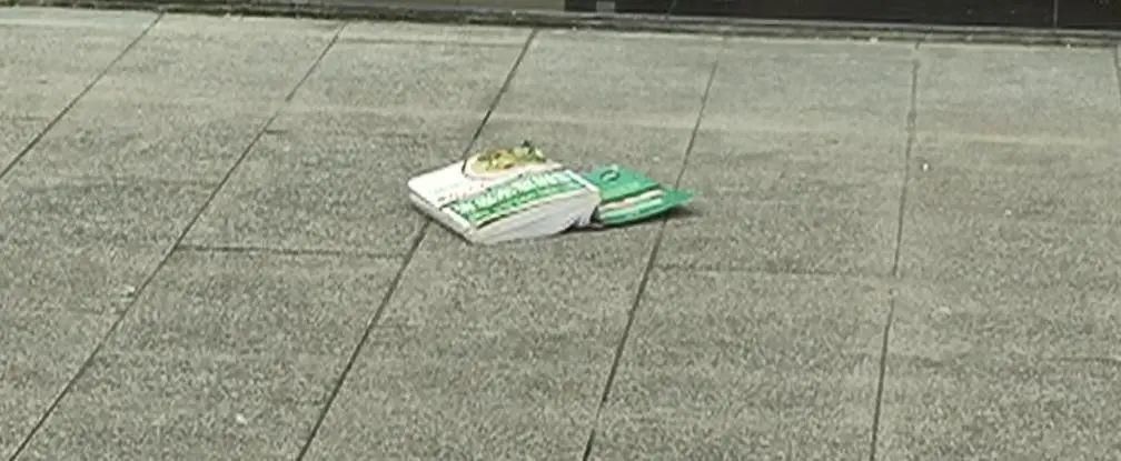  小心|贵州丨一块石头从天而降，击中路人！这栋楼大家要小心啊！