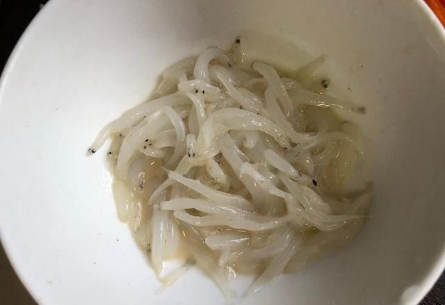 好看|这种鱼高蛋白低脂肪,用它炒蛋味道鲜还没刺,加点配菜好看更营养