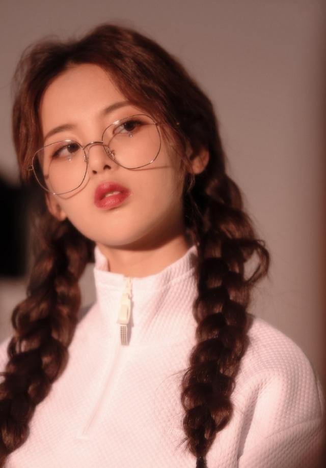  强大|杨超越的迷糊承包了一天的笑点，网友感慨师姐师弟的缘分强大！