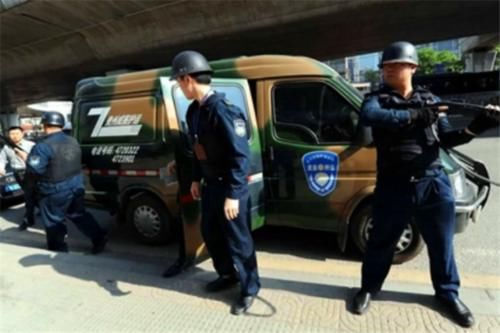  假扮|52年前，他假扮警察当街开走运钞车，劫走3亿后，至今下落不明