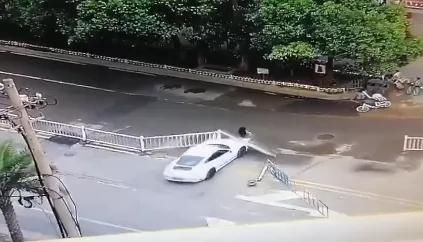  保时捷|视频触目惊心！保时捷当街多次冲撞女子