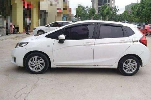  4S店|新车刚提3个小时就不翼而飞，却发现是被4S店拖走，车主：凭啥？