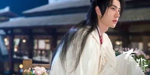  杜华|《快乐大本营》：杜华说错王一博角色名字，赵丽颖喊杜华大姐！