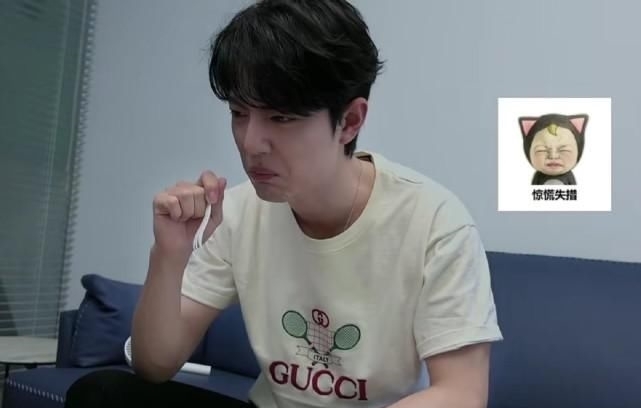 将近|肖战喝豆汁儿变成表情包，镜头下满满求生欲，工作室暗示好事将近