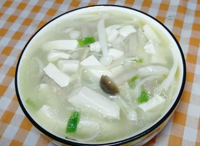 窍门|适合夏天喝的汤,豆腐三菌汤,三个窍门,鲜香嫩滑,好吃开胃下饭