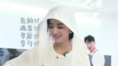  拉客|赵丽颖一人干六个人的活，温柔拉客苦笑买单，累瘫在床上吃不下饭
