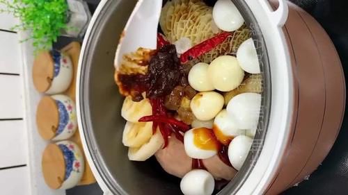 电饭锅|教你在家做卤味拼盘,香辣味美咸香入味,1口电饭锅就能轻松搞定