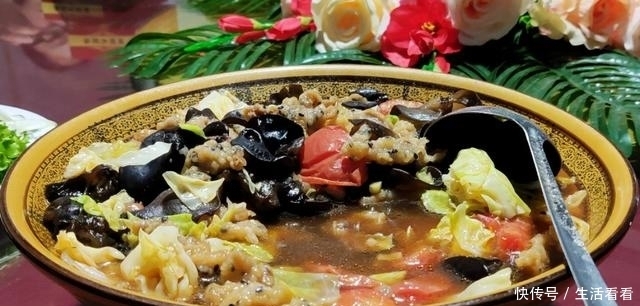  堂弟|堂弟18岁生日，二叔在临沂特色农家乐点一桌菜，两大家人吃嗨了