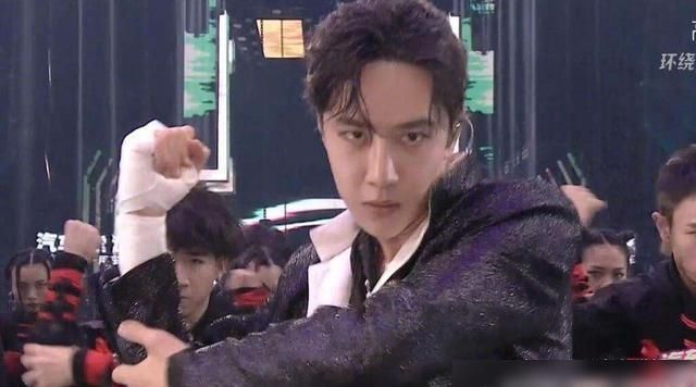  晚会|湖南卫视十天做了两场晚会，晚会频频失误，这可乐坏了吃瓜群众