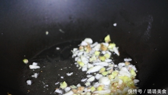  季菜|豇豆这么炒一盘都不够吃，开胃又下饭，应季菜抓住机会要多吃！