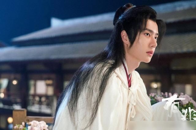  名字|杜华叫错王一博剧中名字，被赵丽颖怼大姐，网友：赵小刀干的漂亮