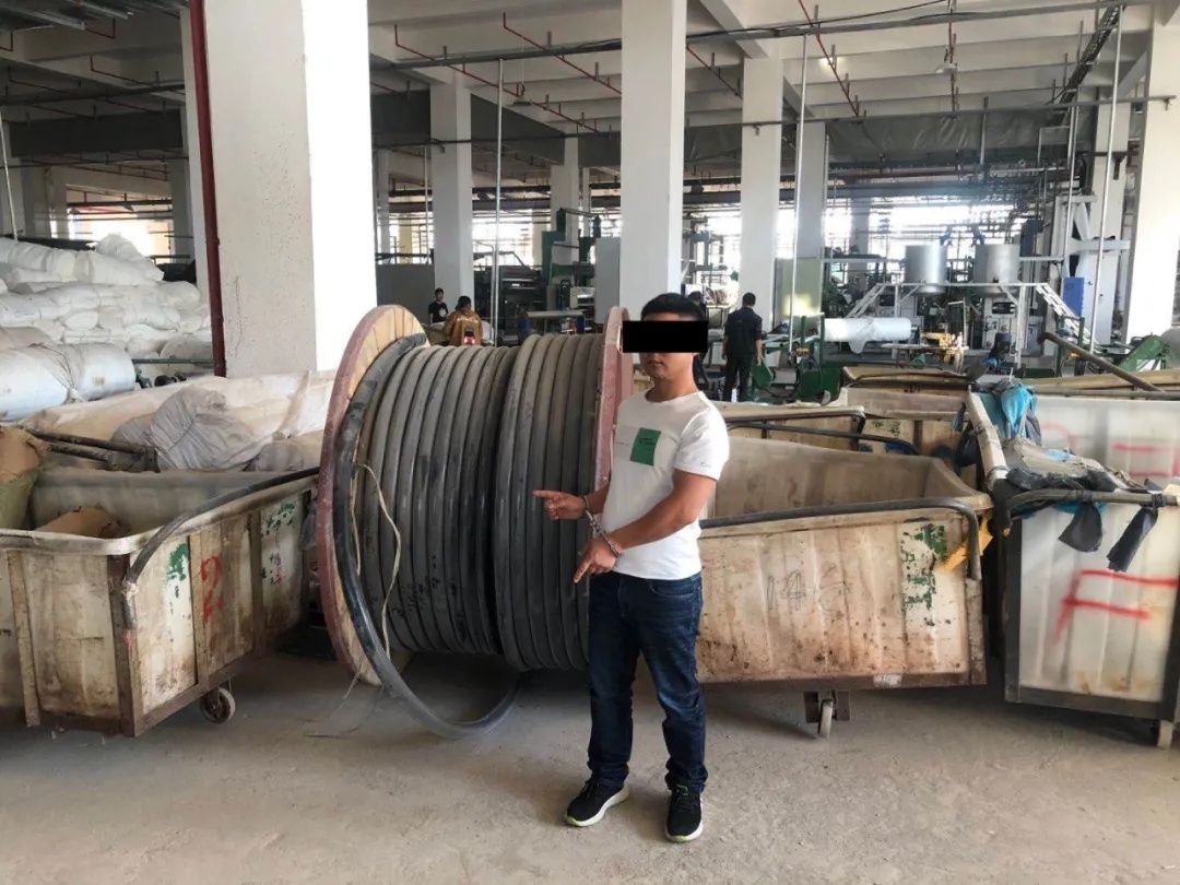 职务|湖州一男子利用职务之便，做了这件事，结果还拉了一同伙进了牢房……