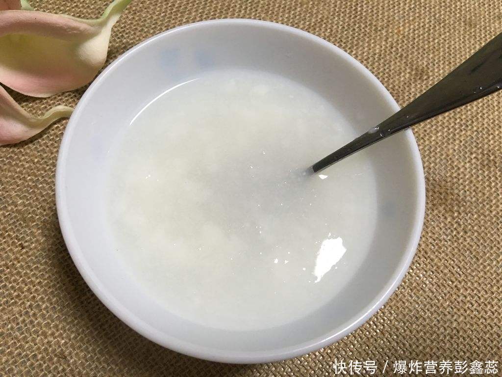 中医里说米油有什么作用(“米油”被称为“人参汤”，常喝米油的人，身体会出现哪些变化？)