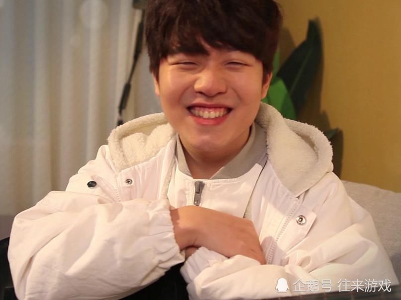  意外|Rookie直播谈人生经历，意外透露成职业选手内幕，让无数粉丝笑了！