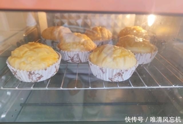  秒杀|「港式酥皮菠萝包」的做法+配方，外皮酥脆，内里松软，秒杀餐厅