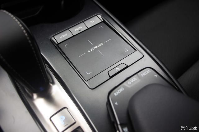  雷克萨斯UX300e|嫌特斯拉做工差？实拍雷克萨斯首款电动SUV 不仅豪华 还更便宜