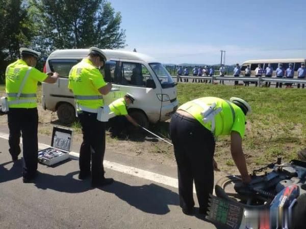  勃利|七台河市公安局联合多部门开展道路交通事故应急救援演练