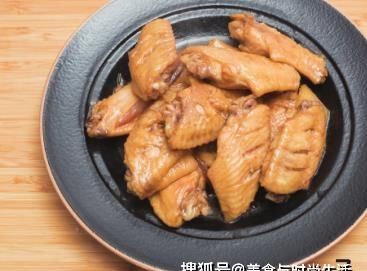 做法|懒人鸡翅做法，不用炒不用油，往锅里一丢，香甜多汁，又嫩又入味