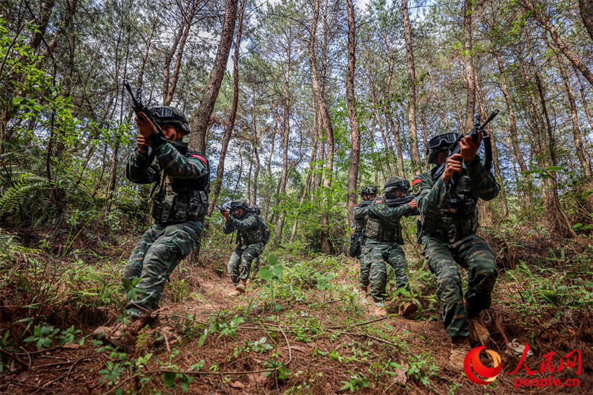 “黔”夏淬火！武警贵州总队开展实战化反恐演练