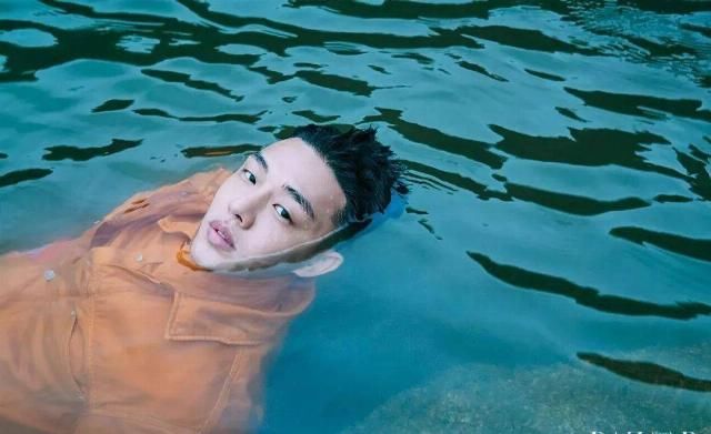  独居|顶流男神58亿独居豪宅大曝光，中韩网友全傻眼：猫也有独卫？！