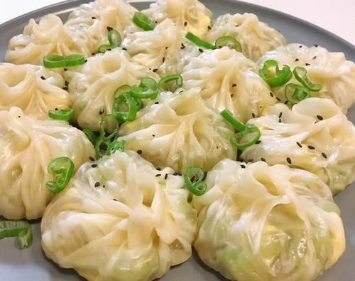 懒人|无需揉面，十几分钟做好的懒人煎包，吃起来超过瘾，美味酥脆好吃