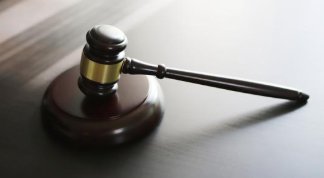 住处|存在感情纠纷，多次去对方住处辱骂对方及家人，焚烧对方家窗帘床铺，被害人表示谅解