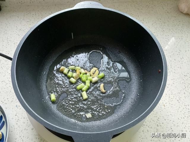  好吃|76岁的老爹最爱吃它，两天不吃馋得慌，鲜香美味比肉还好吃