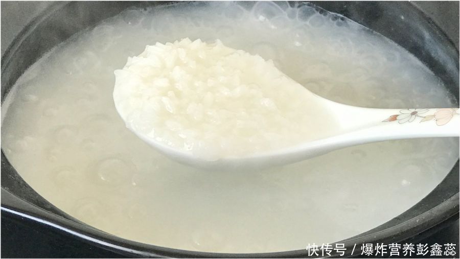 糖尿病患者吃小米粥血糖会升高吗(糖尿病患者喝大米粥容易升血糖，如果加入青菜的白粥，能不能喝？)