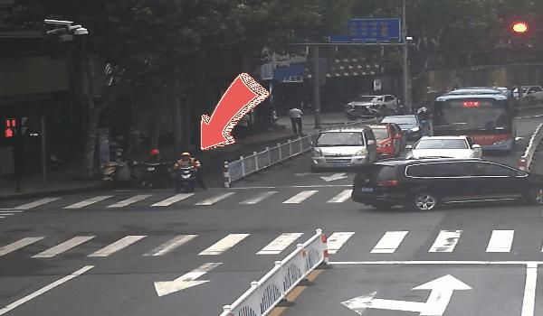  违法|逆行，闯红灯……这些违法外卖员，全部曝光！涉及海盐三个外卖平台！