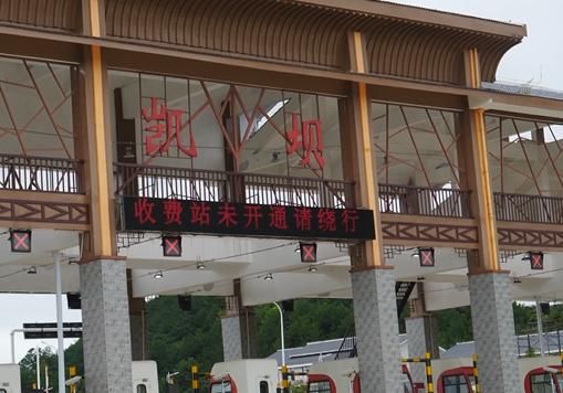 凯坝收费站|统统被抓!2000多辆货车偷逃过路费400多万,这伙人打起了收费站的主意…