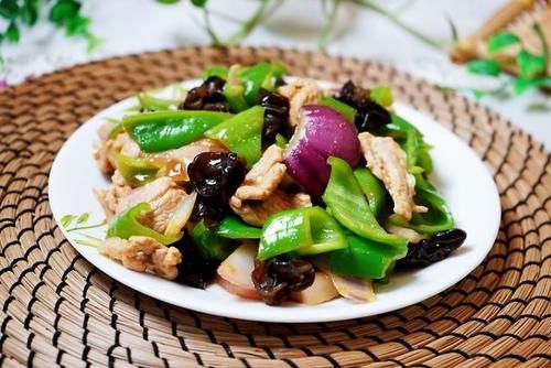 清爽|小炒肉不油腻更清爽的做法,试试加入紫洋葱,网友:这就是我的菜