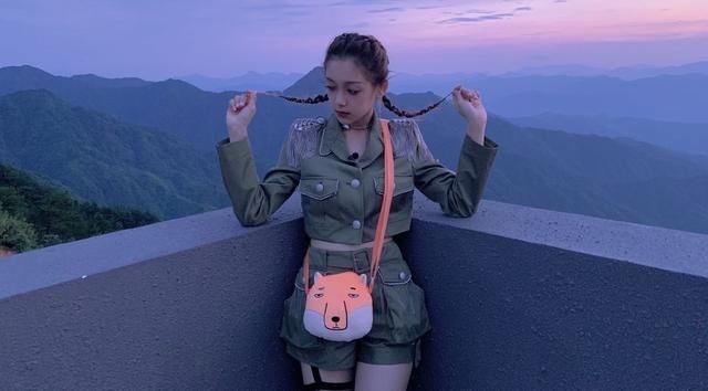  尴尬|两大女团C位选手遇尴尬，粉丝数落后，淘汰选手才是赢家？