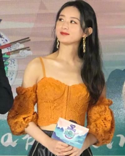  中餐厅|中餐厅发布会举行，赵丽颖的小蛮腰太抢镜，这哪像生过孩子的人？