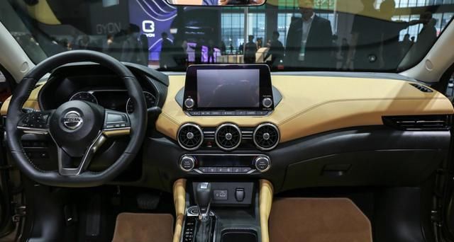  自带|公认的“家轿之王”，自带沙发座椅，配CVT油耗低至4.9L