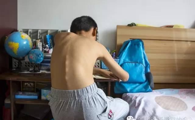  再次|痛心！学霸军训中暑离世！悲剧的发生再次给千万家长敲响警钟