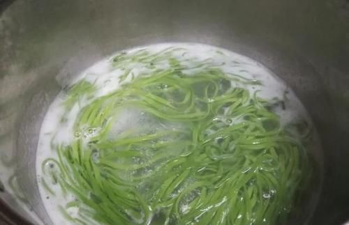 蛋花|西红柿蛋花菠菜面:面条碧绿筋道,好吃营养