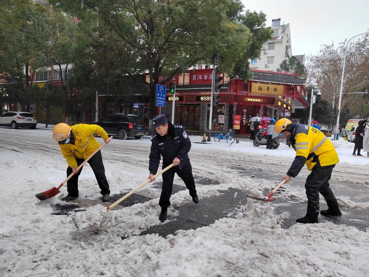 战冰雪 暖人心——湖北武汉干群接力应对冰雪灾害侧记