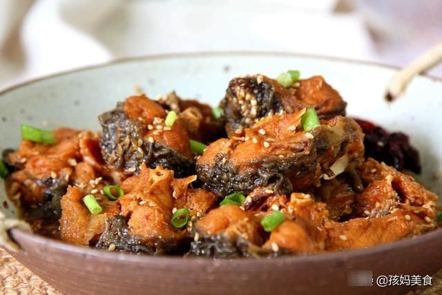  骨头|入秋之后，吃鸡吃鸭不如吃这鱼，酥到骨头一起吃，越嚼越香越想吃