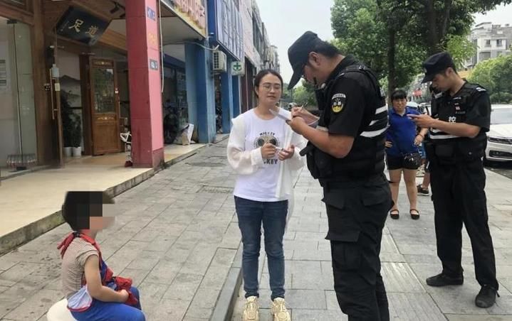  这位|“蜘蛛侠”小男孩和奶奶走散了，多亏这位细心的漂亮小姐姐及时发现