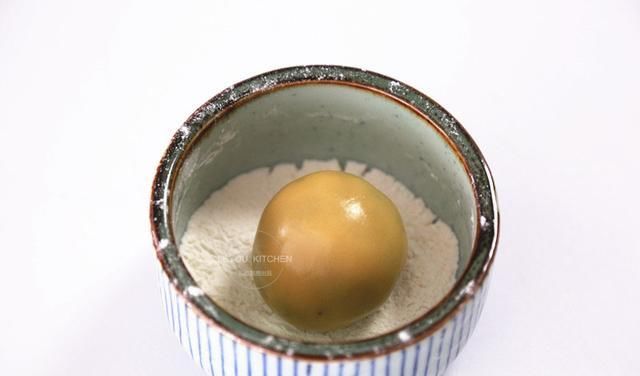 新意|在家做月饼，换个样子更有新意，端上桌就被一抢而光