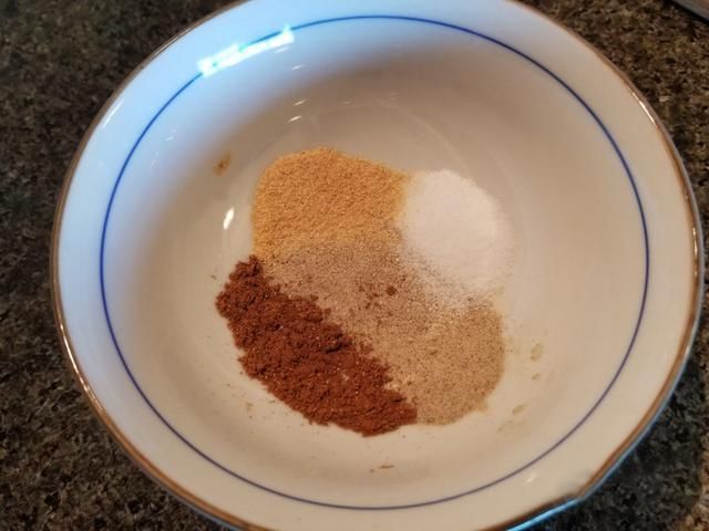 脆皮烧肉|五花肉这吃法太香了,酥脆不油腻,我家经常做,一次5斤不够吃